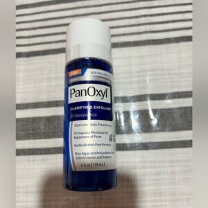 Clarifying Exfoliant in Blue